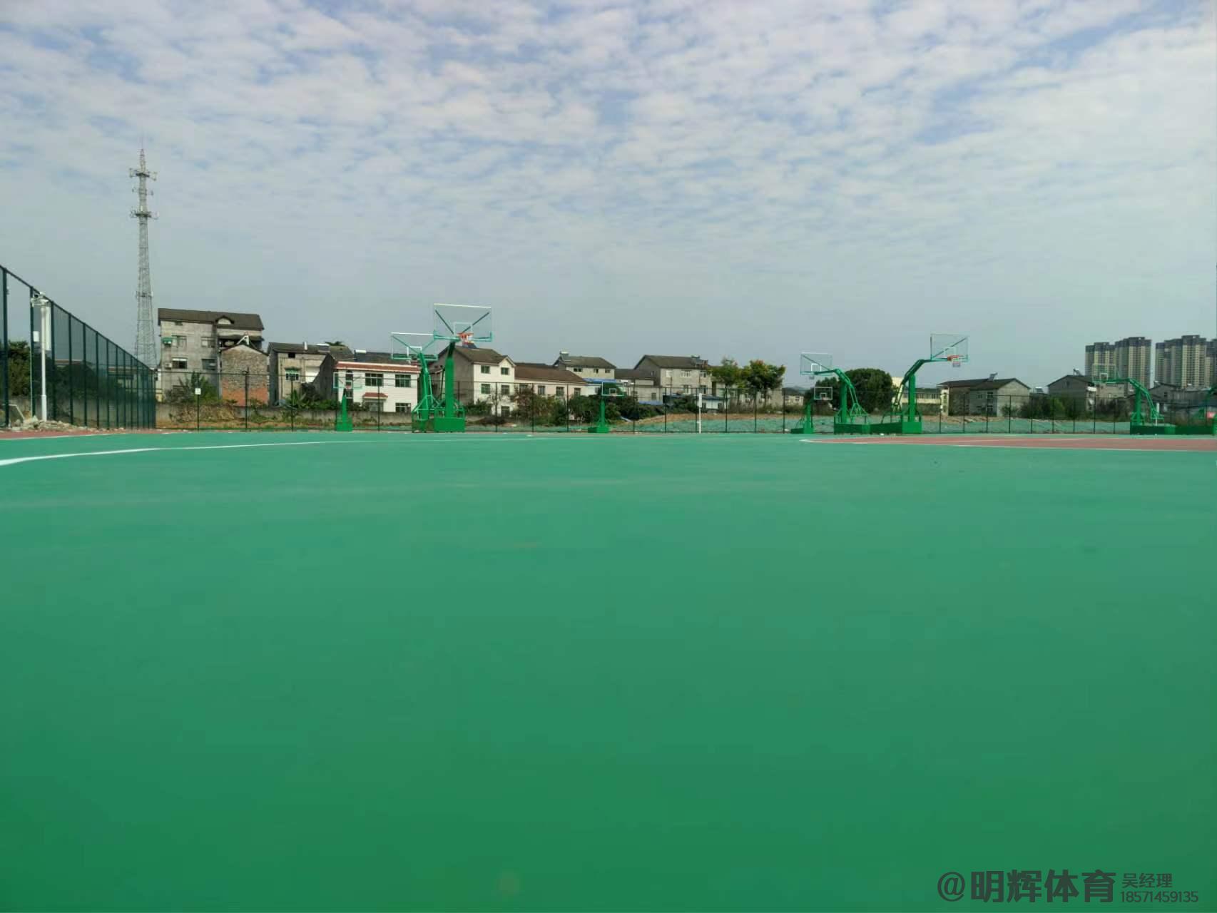 波密硬地丙烯酸球场的优缺点